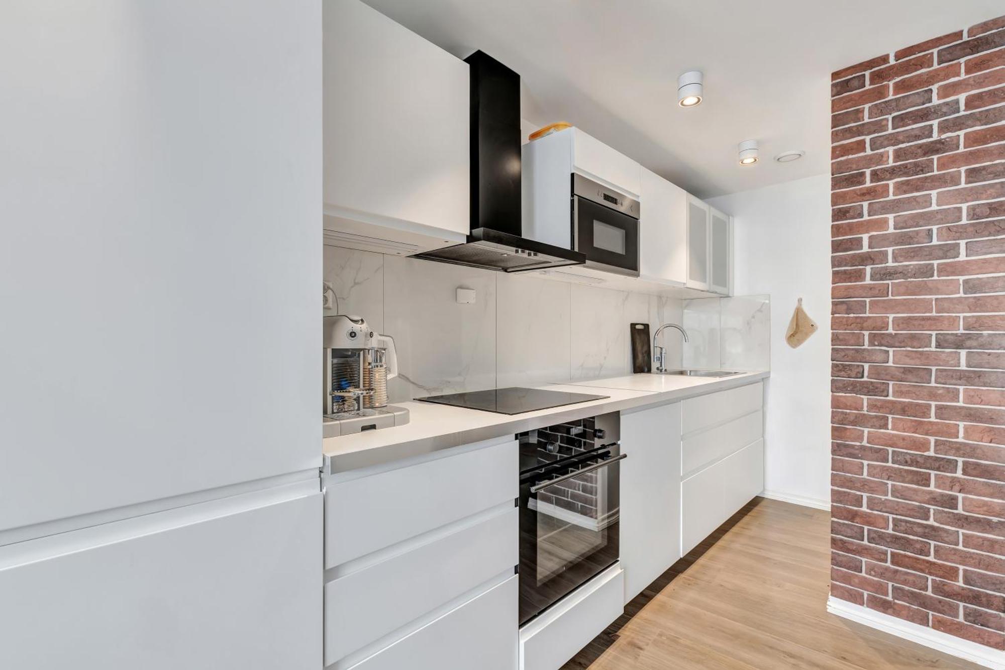 Modern By Harbor Apartment *